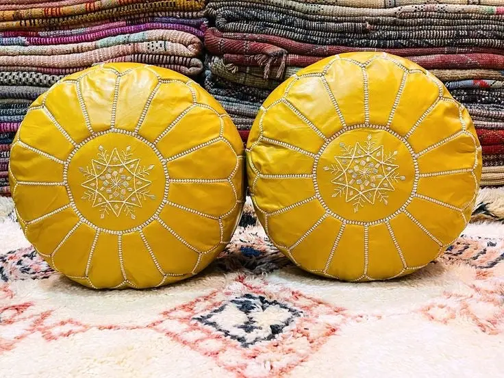 Pouf en cuir marocain jaune